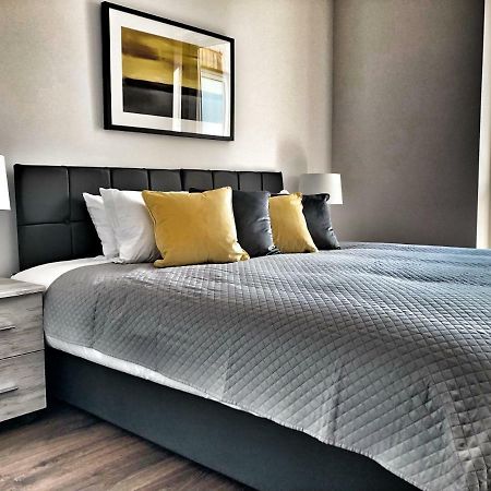 Luxury 2 Bed 2 Bath Apartment 18 Mins From Central London - Sleeps 6 Watford  Zewnętrze zdjęcie