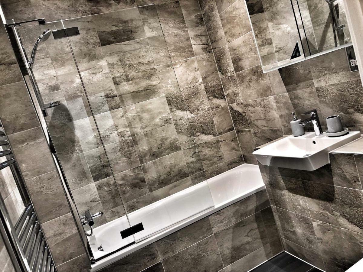 Luxury 2 Bed 2 Bath Apartment 18 Mins From Central London - Sleeps 6 Watford  Zewnętrze zdjęcie