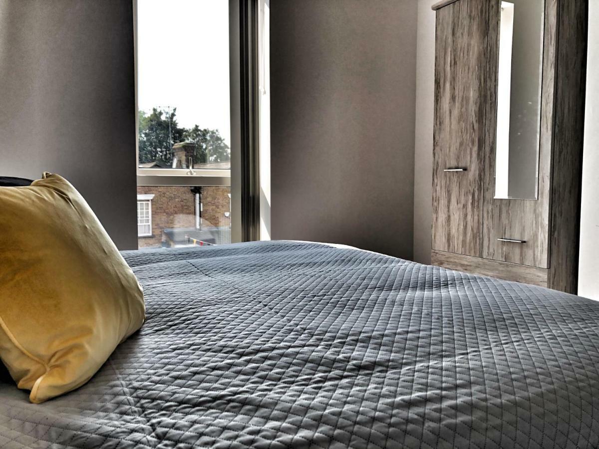 Luxury 2 Bed 2 Bath Apartment 18 Mins From Central London - Sleeps 6 Watford  Zewnętrze zdjęcie