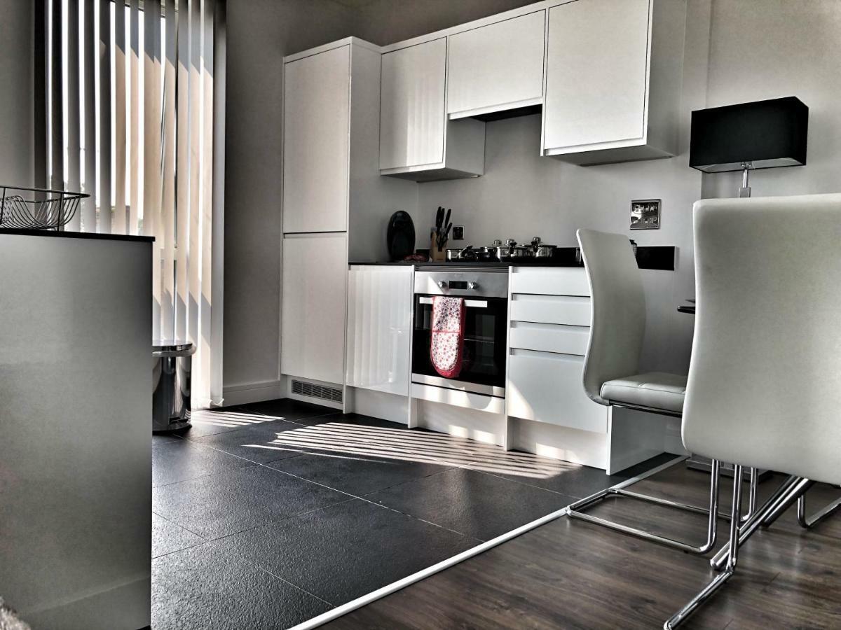 Luxury 2 Bed 2 Bath Apartment 18 Mins From Central London - Sleeps 6 Watford  Zewnętrze zdjęcie