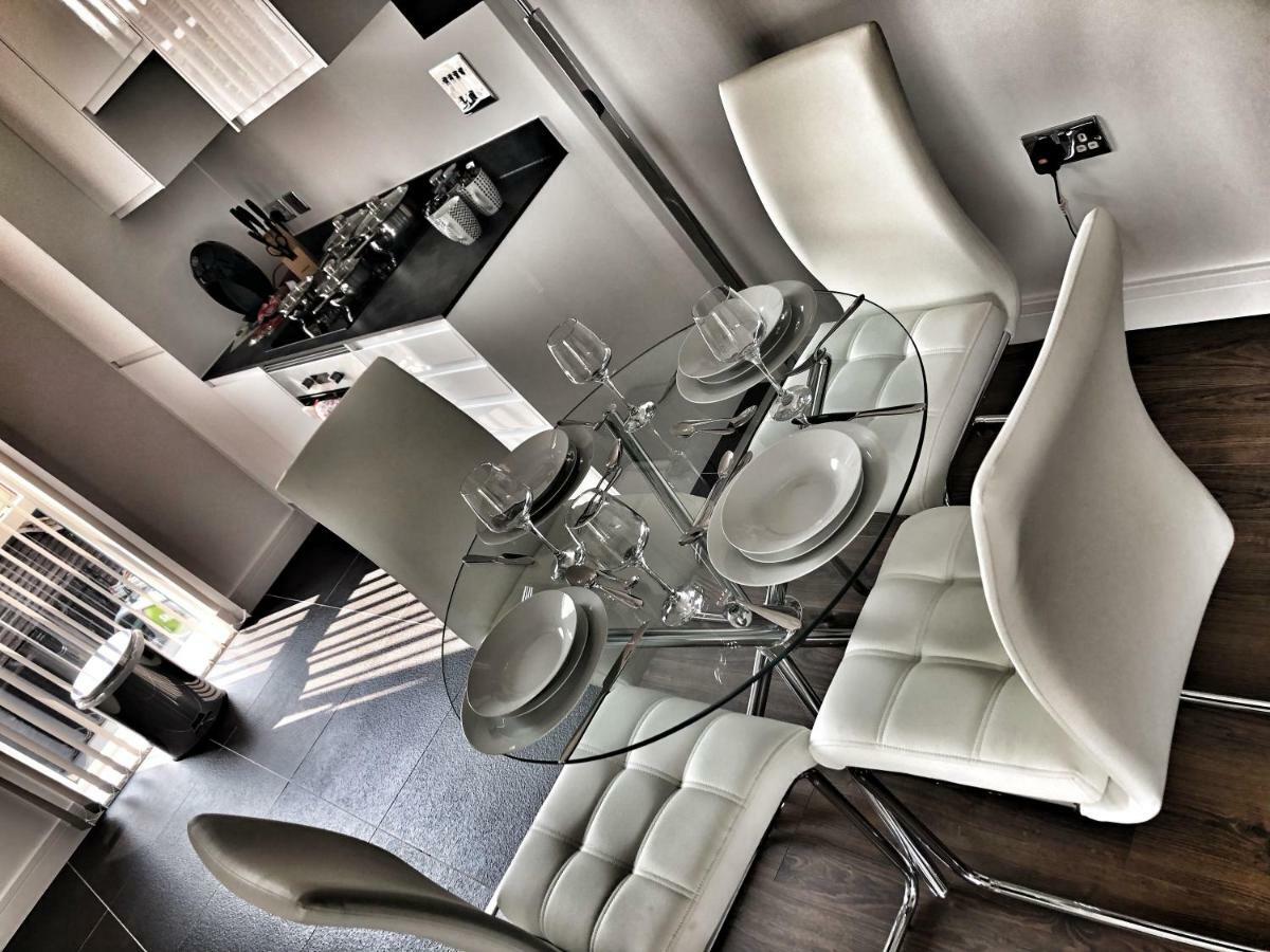 Luxury 2 Bed 2 Bath Apartment 18 Mins From Central London - Sleeps 6 Watford  Zewnętrze zdjęcie